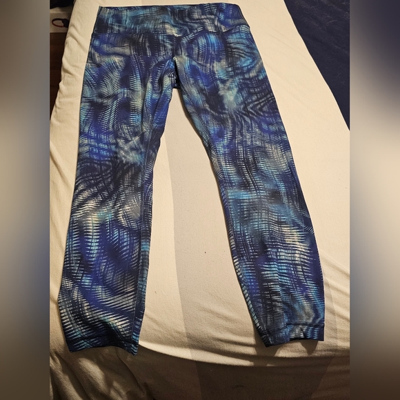 Lululemon Invigorate Legging - Picture 4 of 6